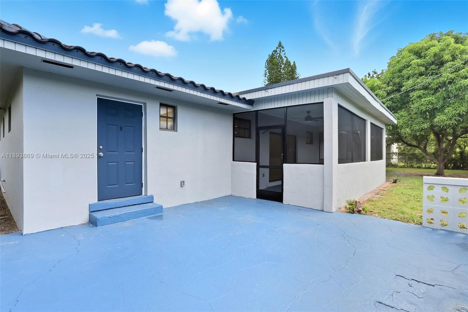 5526 Plunkett St photo 42