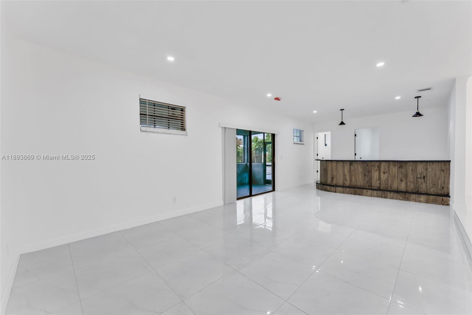 5526 Plunkett St photo 17