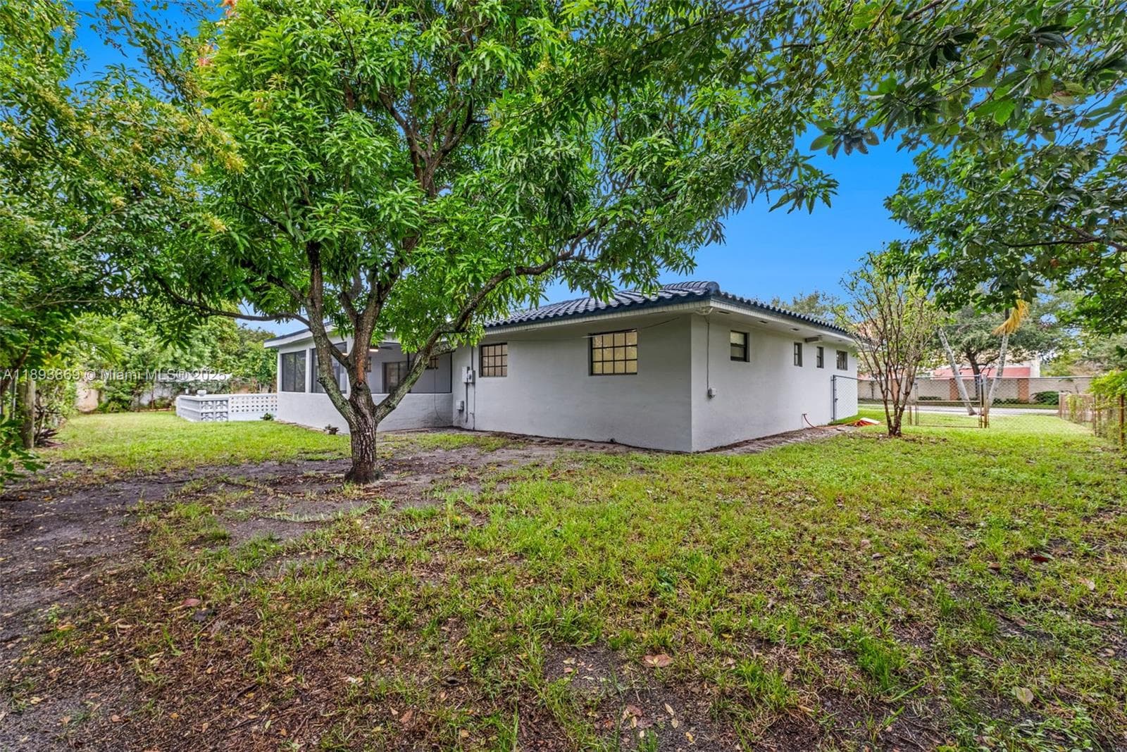 5526 Plunkett St photo 47