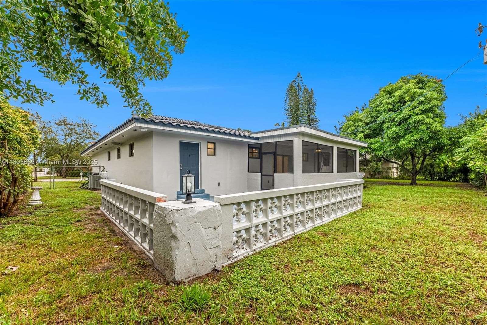 5526 Plunkett St photo 43
