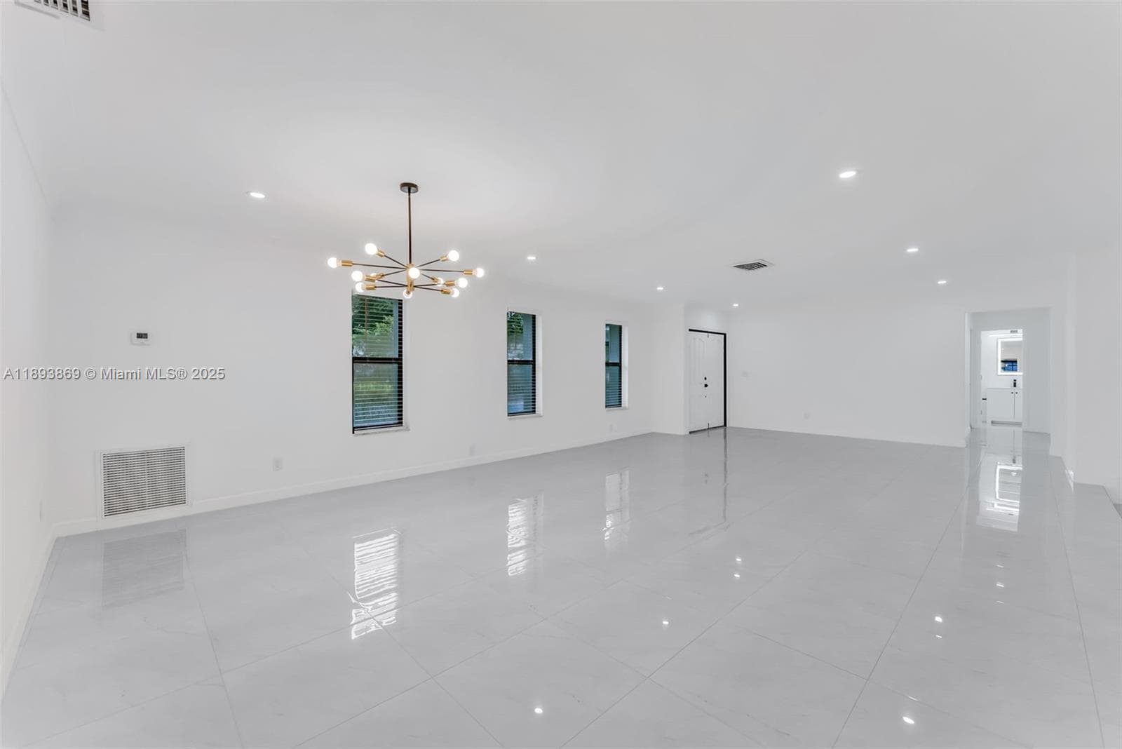 5526 Plunkett St photo 22