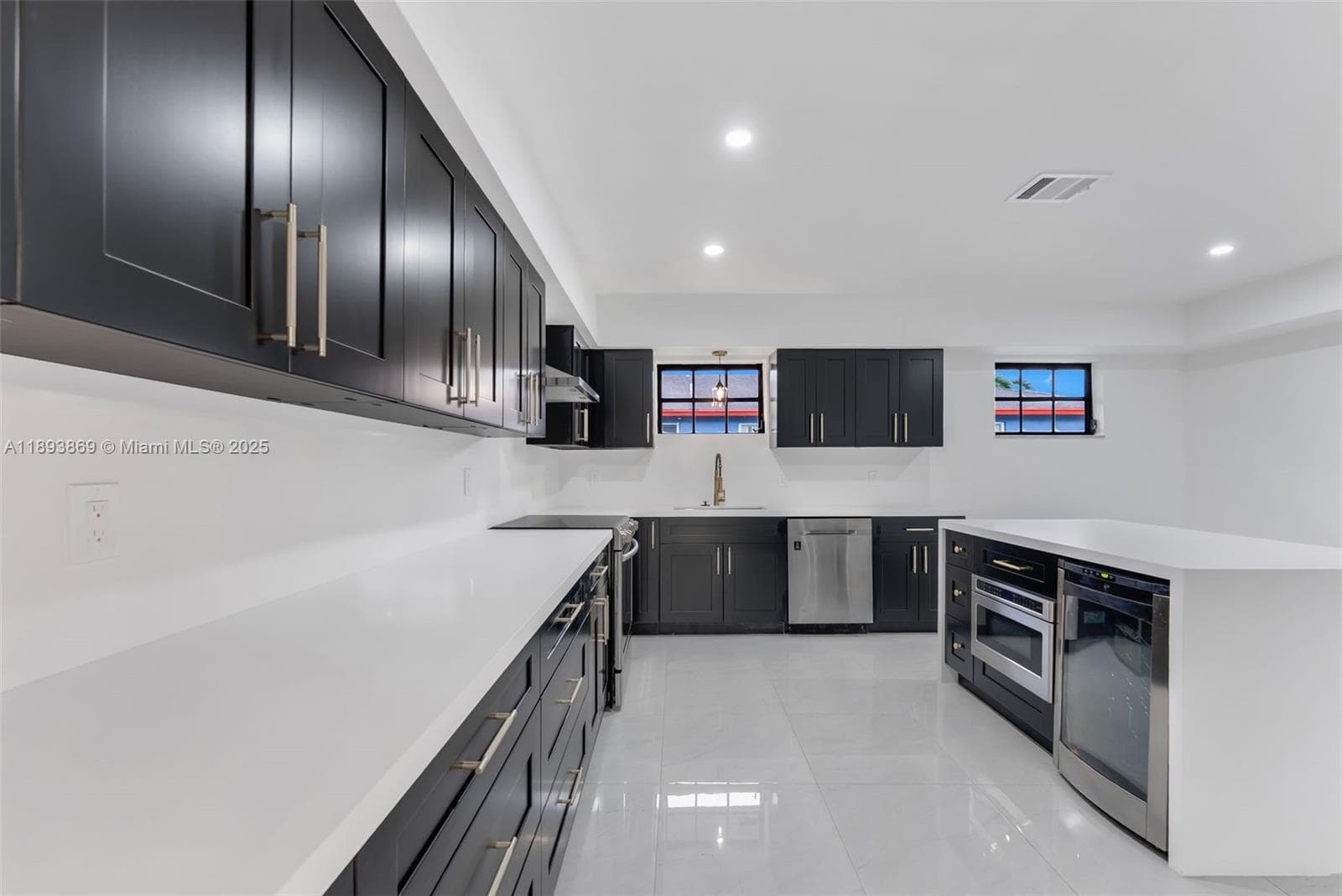 5526 Plunkett St photo 7