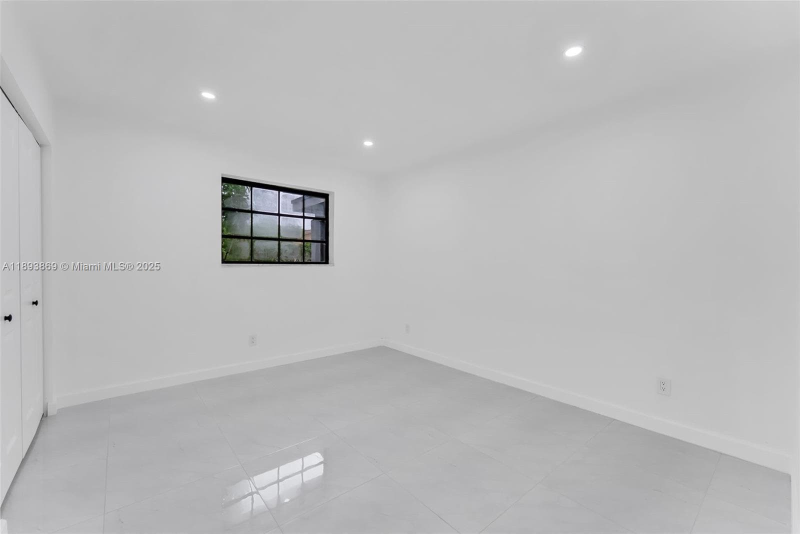 5526 Plunkett St photo 36