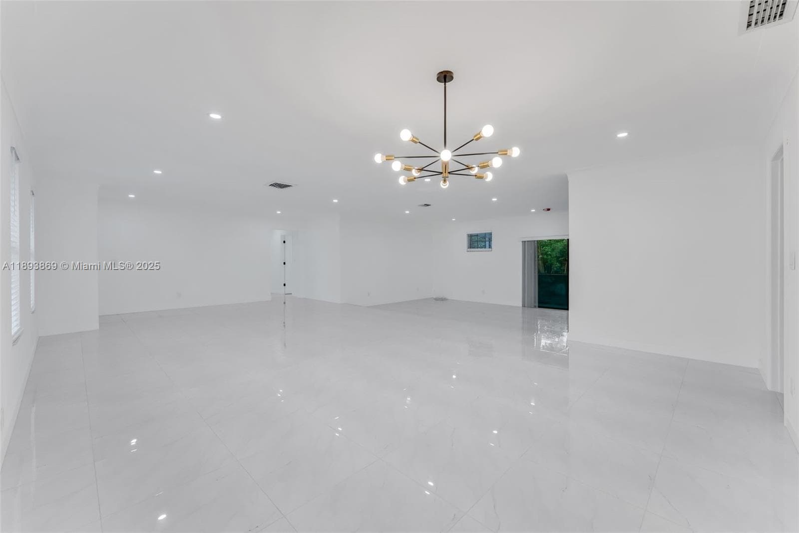 5526 Plunkett St photo 20