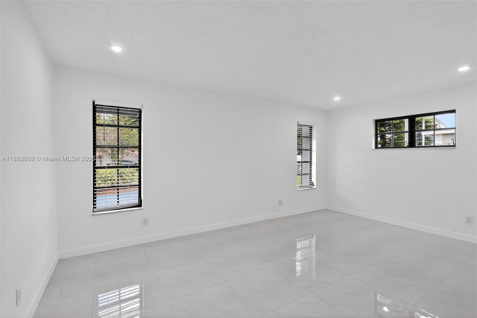 5526 Plunkett St photo 30