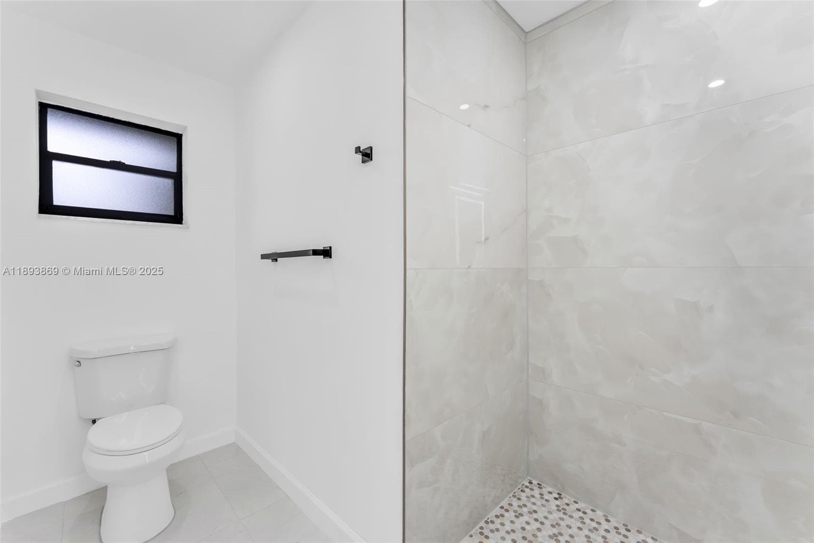 5526 Plunkett St photo 14