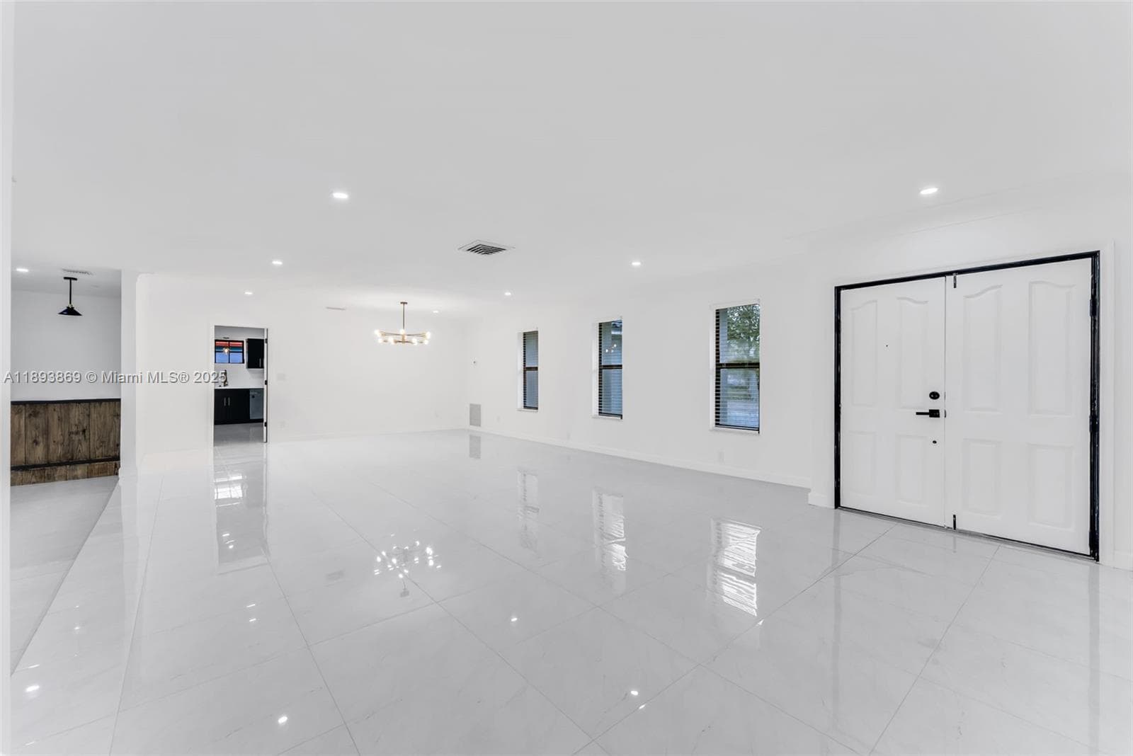5526 Plunkett St photo 18
