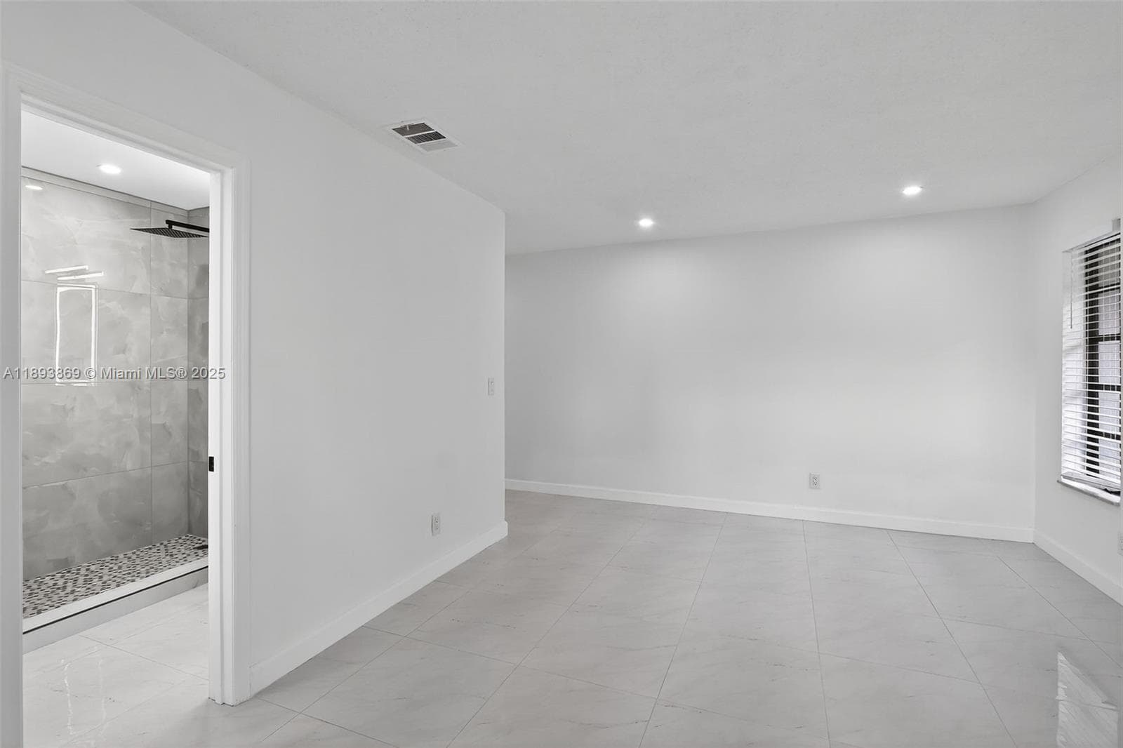 5526 Plunkett St photo 29