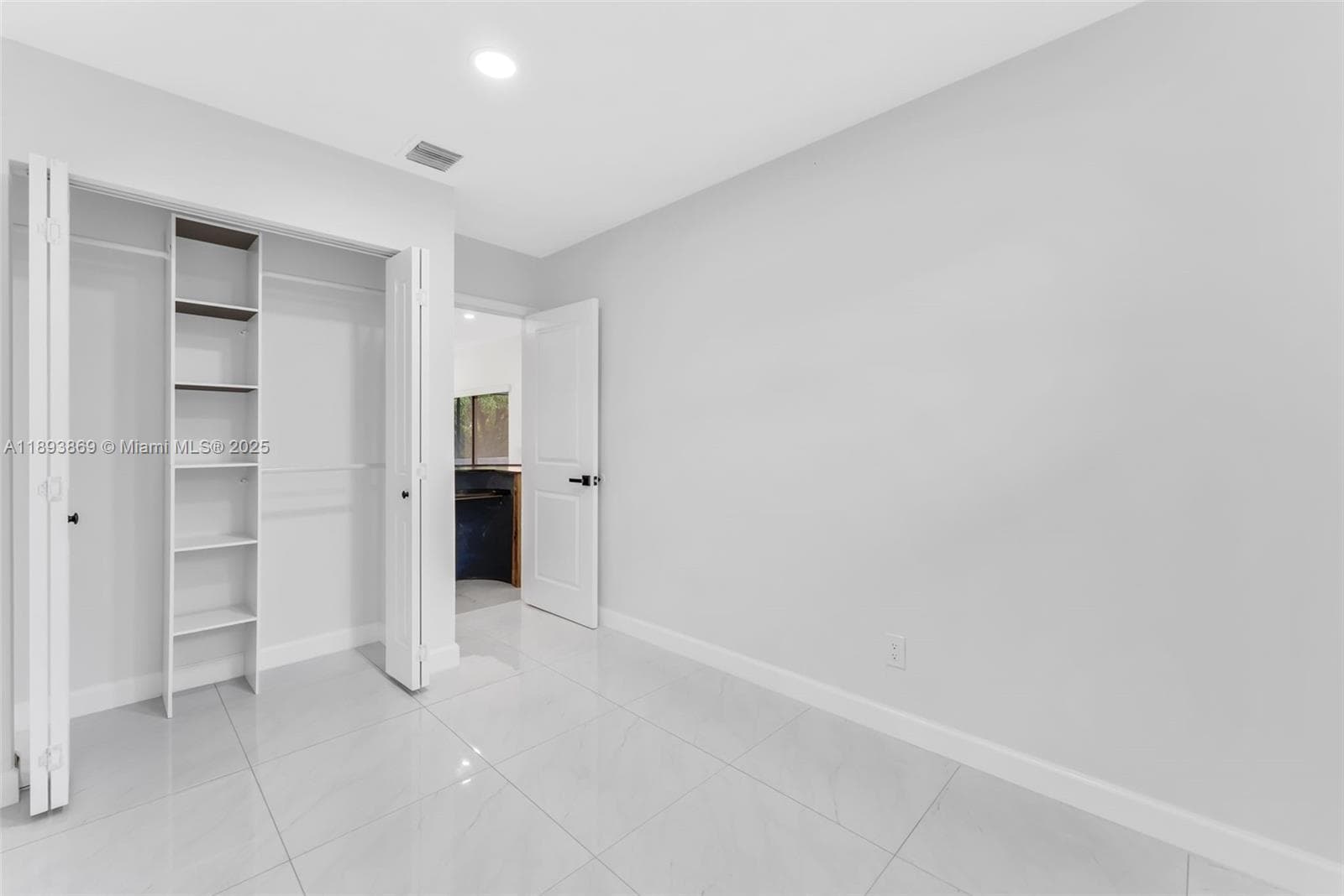 5526 Plunkett St photo 25