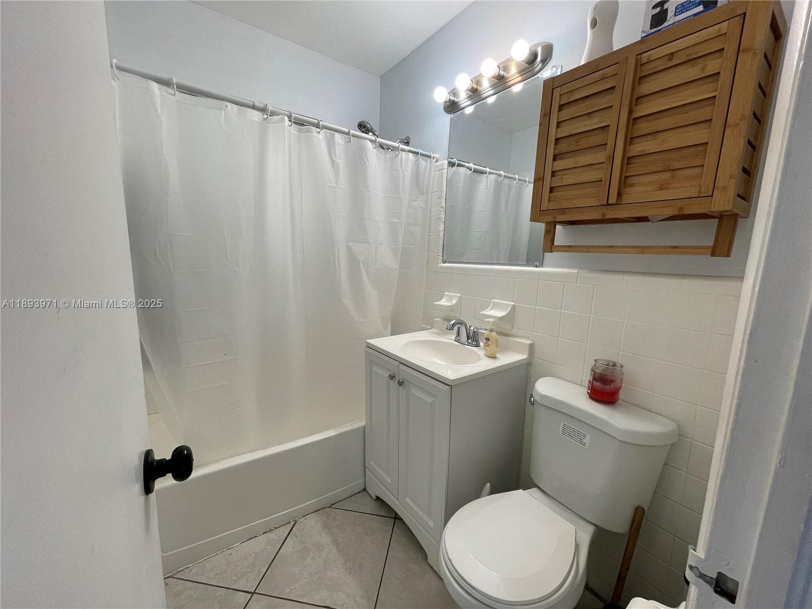 1854 Lauderdale Manor Dr photo 12