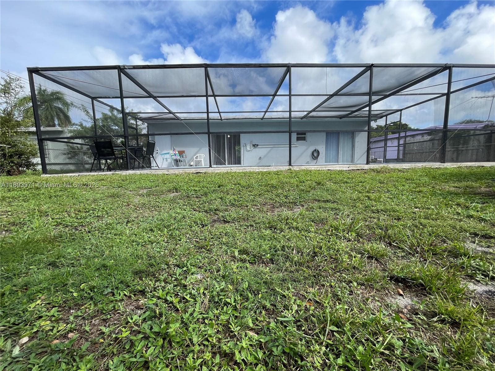 1854 Lauderdale Manor Dr photo 3