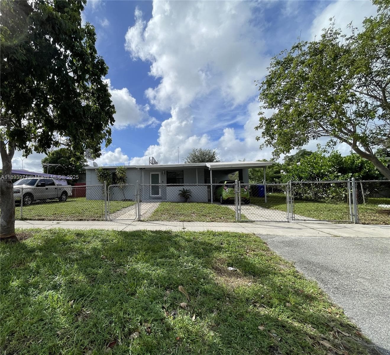 1854 Lauderdale Manor Dr photo 1