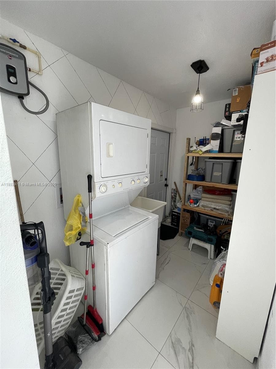 1854 Lauderdale Manor Dr photo 8