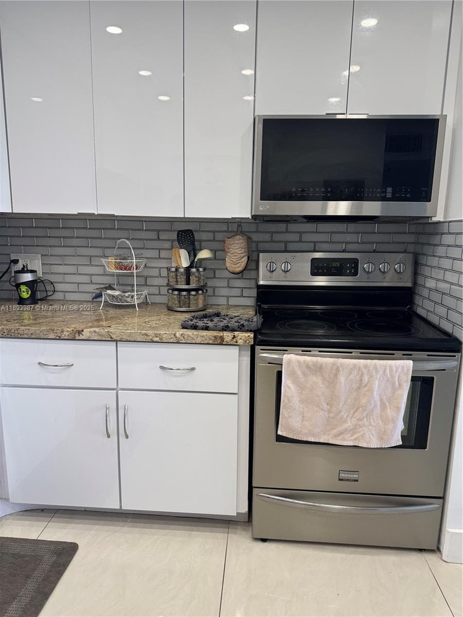 High gloss kitchen cabinets