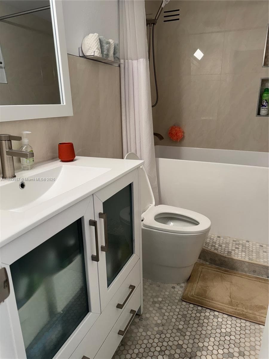 Roman soaker tub