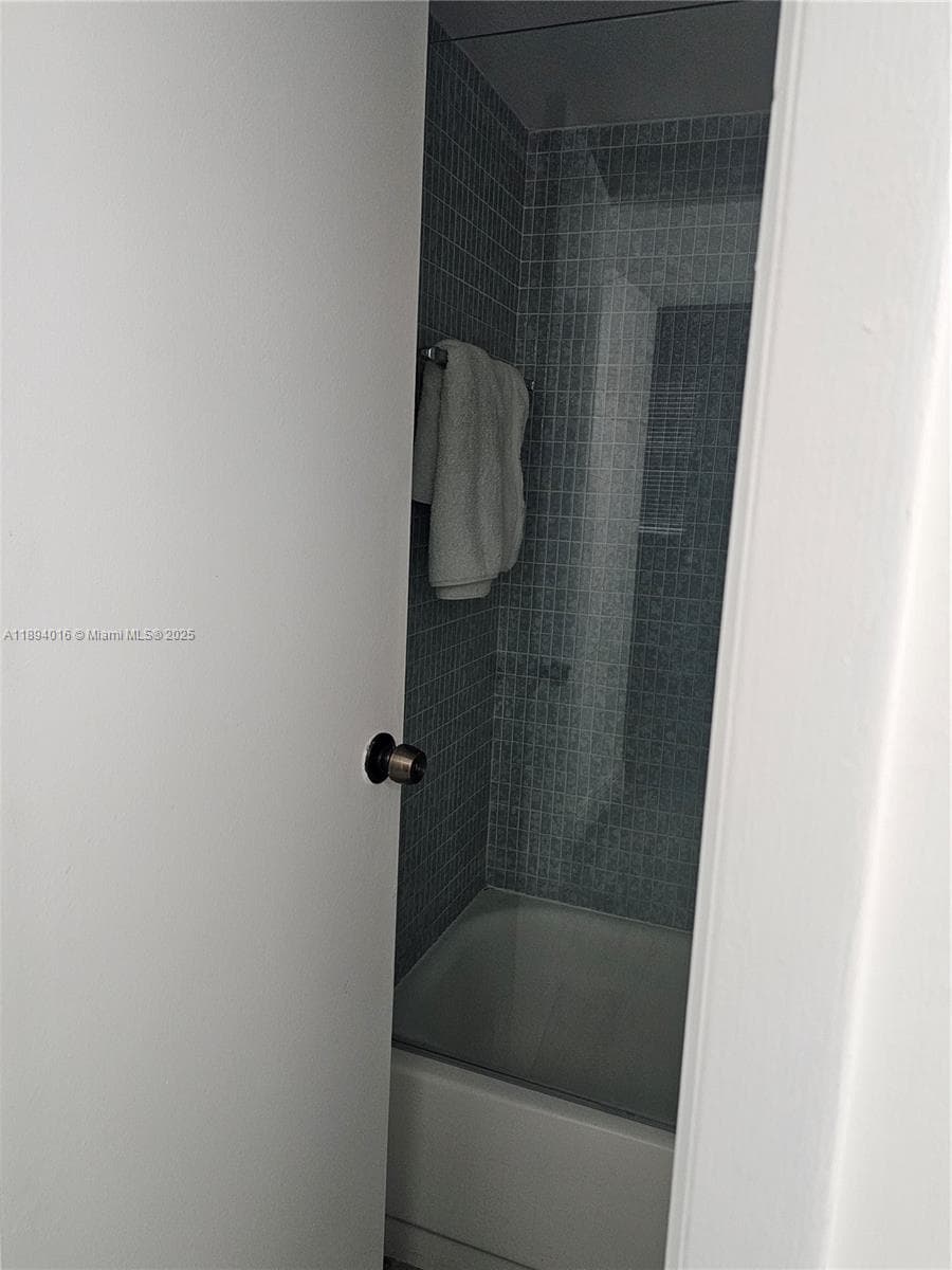 BISCAYA IV CONDO · #301 in Aventura - Photo 18