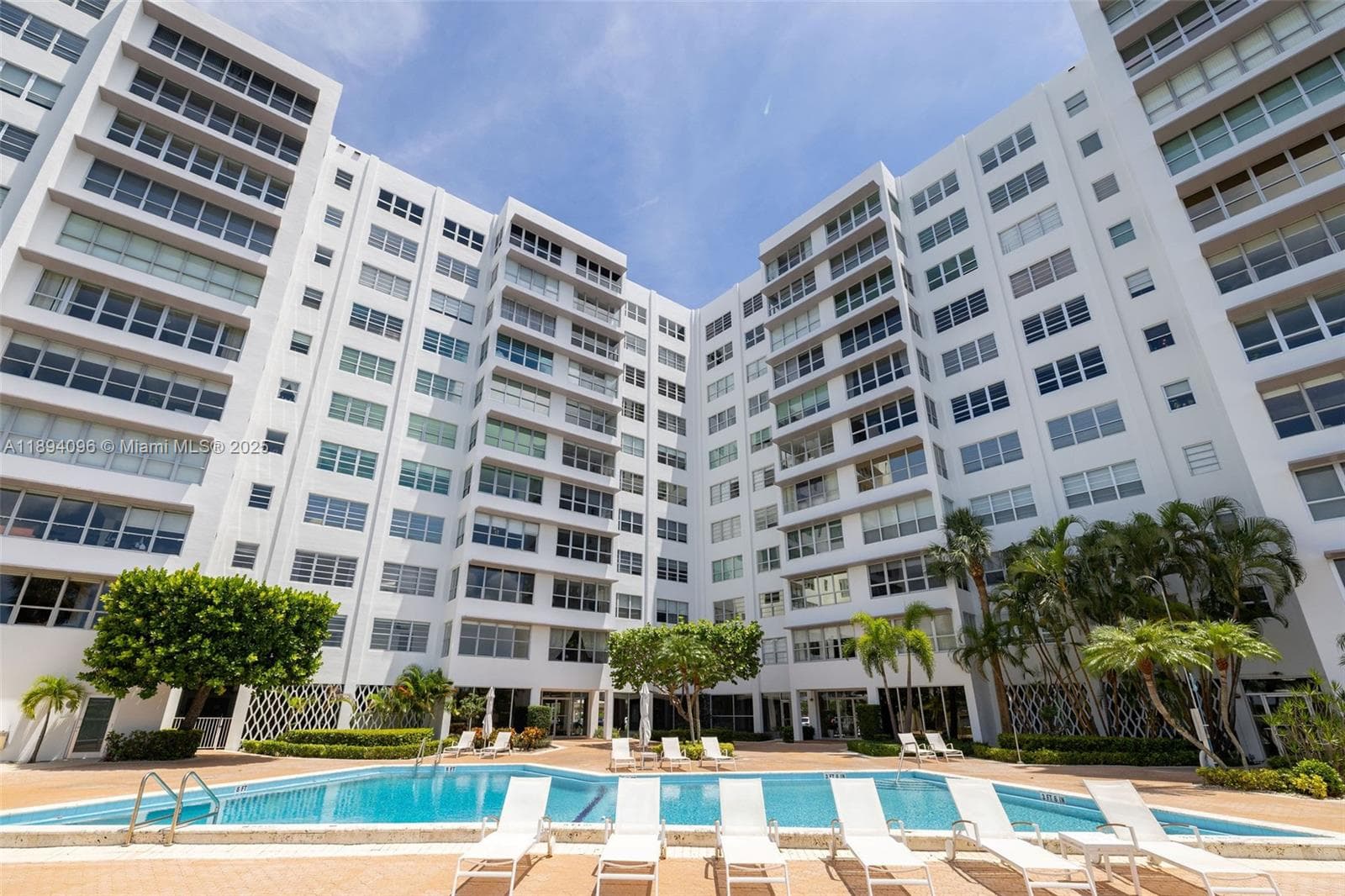 Blair House · #10B in Bay Harbor Islands - Photo 2