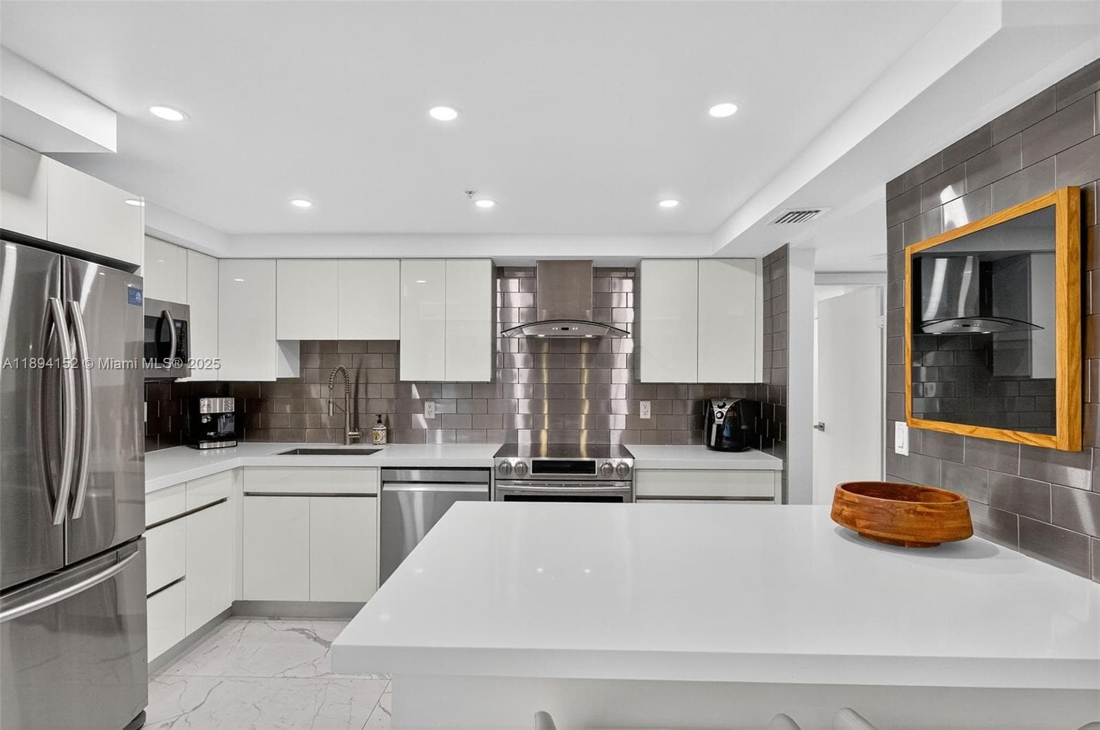 THE RIVIERA CONDO · #403 in Miami Beach - Photo 2