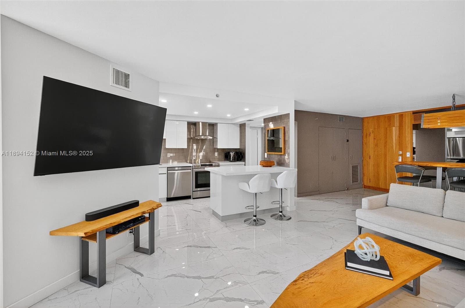 THE RIVIERA CONDO · #403 in Miami Beach - Photo 13