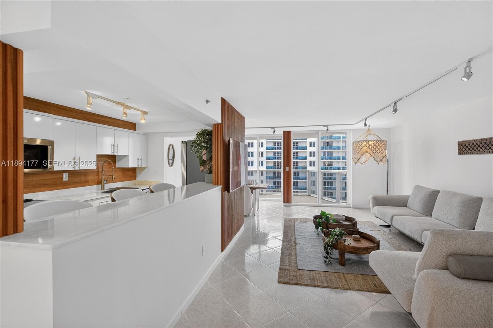 THE RIVIERA CONDO · #1406 in Miami Beach - Photo 2
