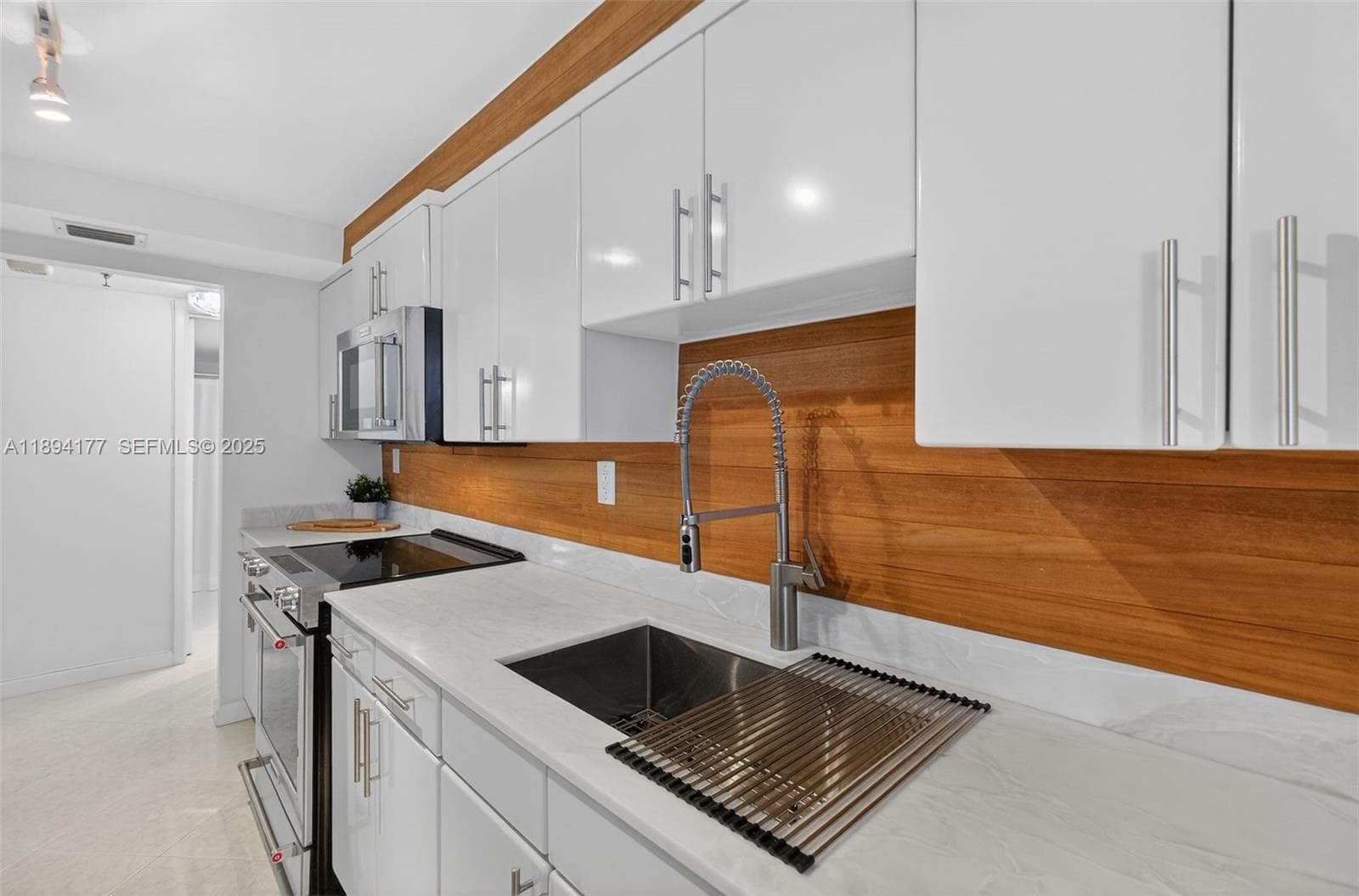 THE RIVIERA CONDO · #1406 in Miami Beach - Photo 12