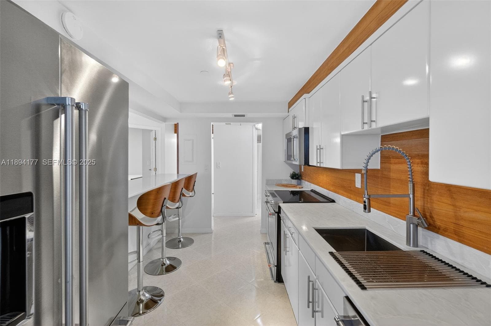 THE RIVIERA CONDO · #1406 in Miami Beach - Photo 11