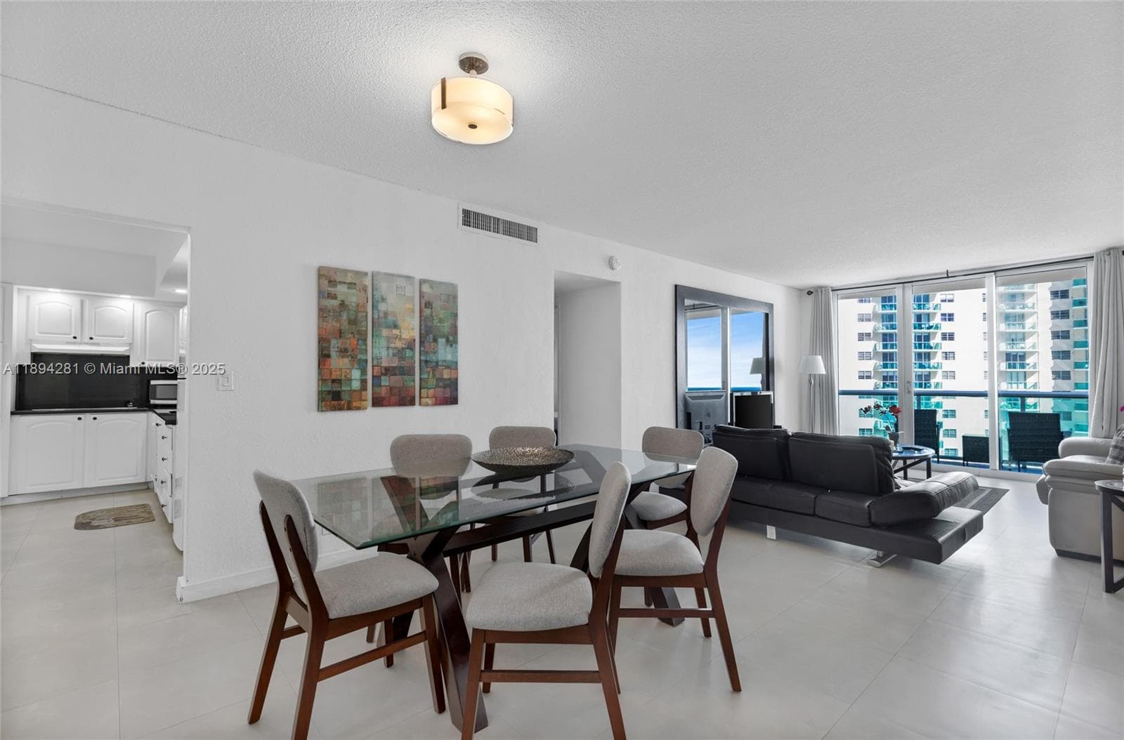 THE TIDES ON HOLLYWOOD · #8C in Hollywood - Photo 3