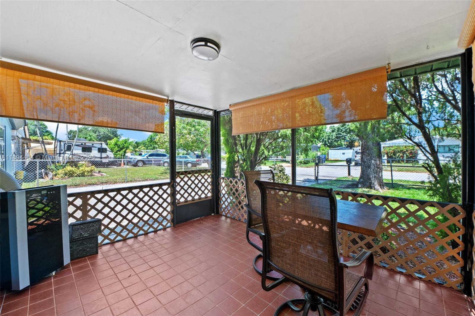 5614 Hope St photo 2