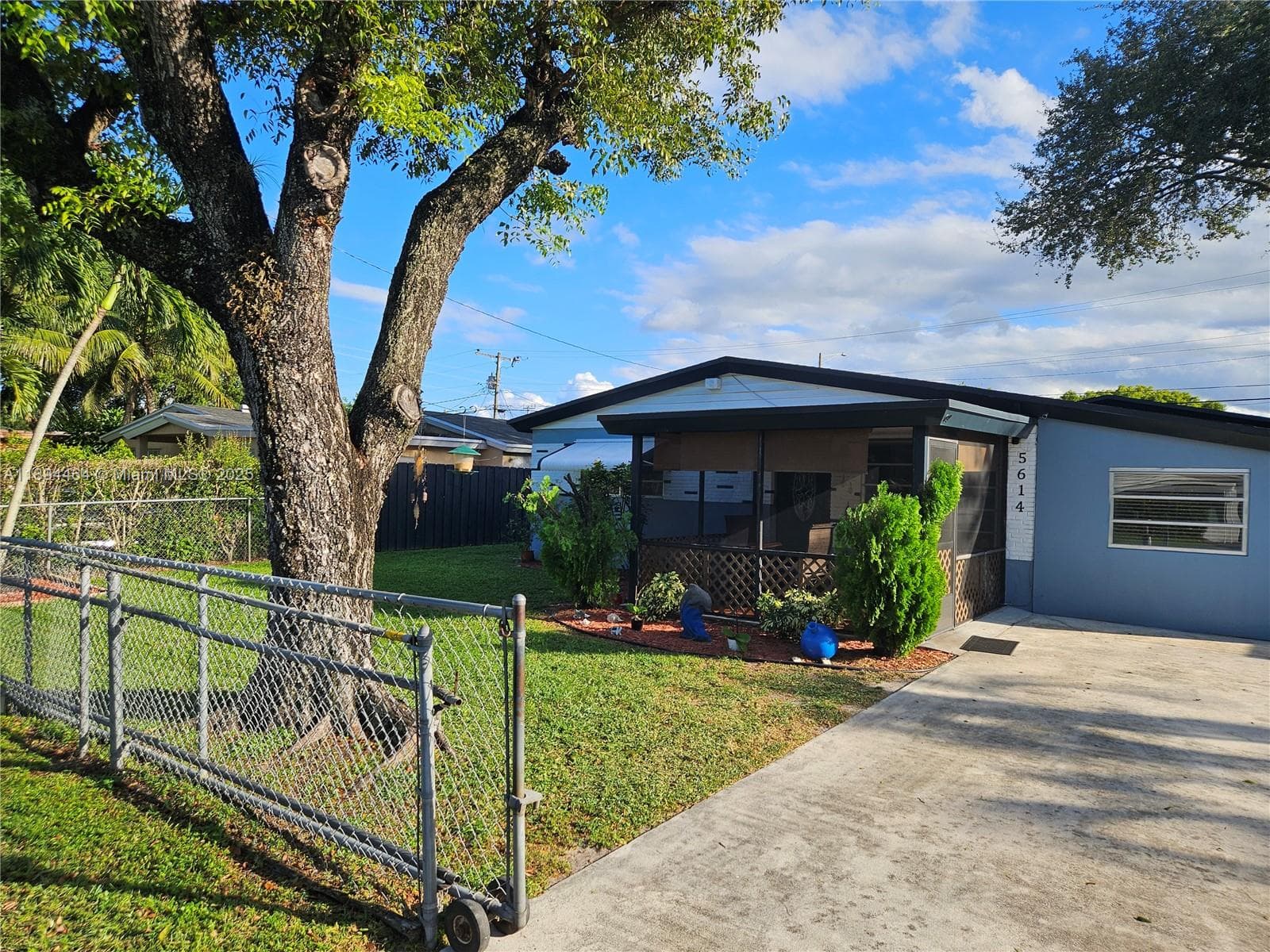 5614 Hope St photo 22