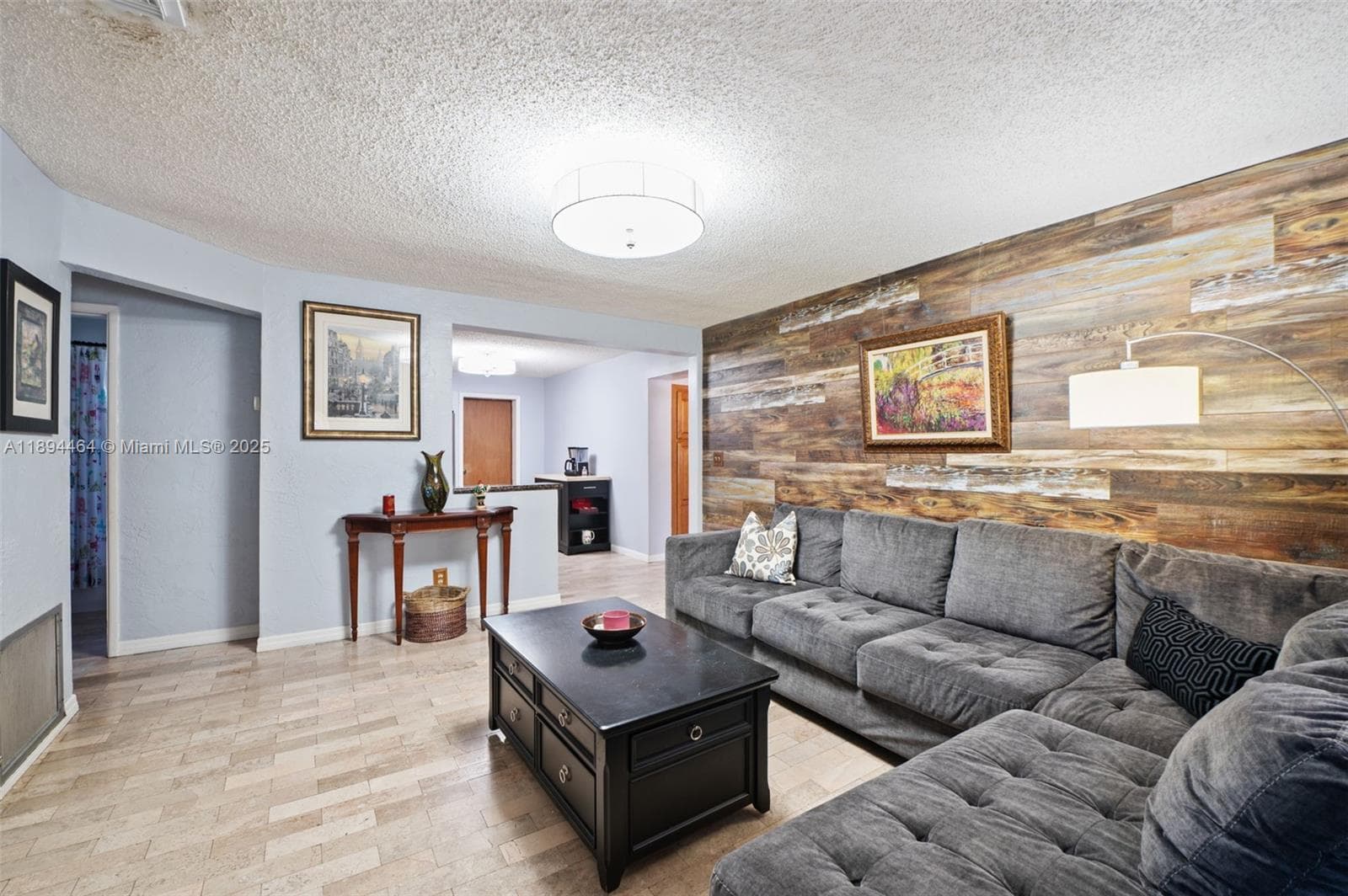5614 Hope St photo 3