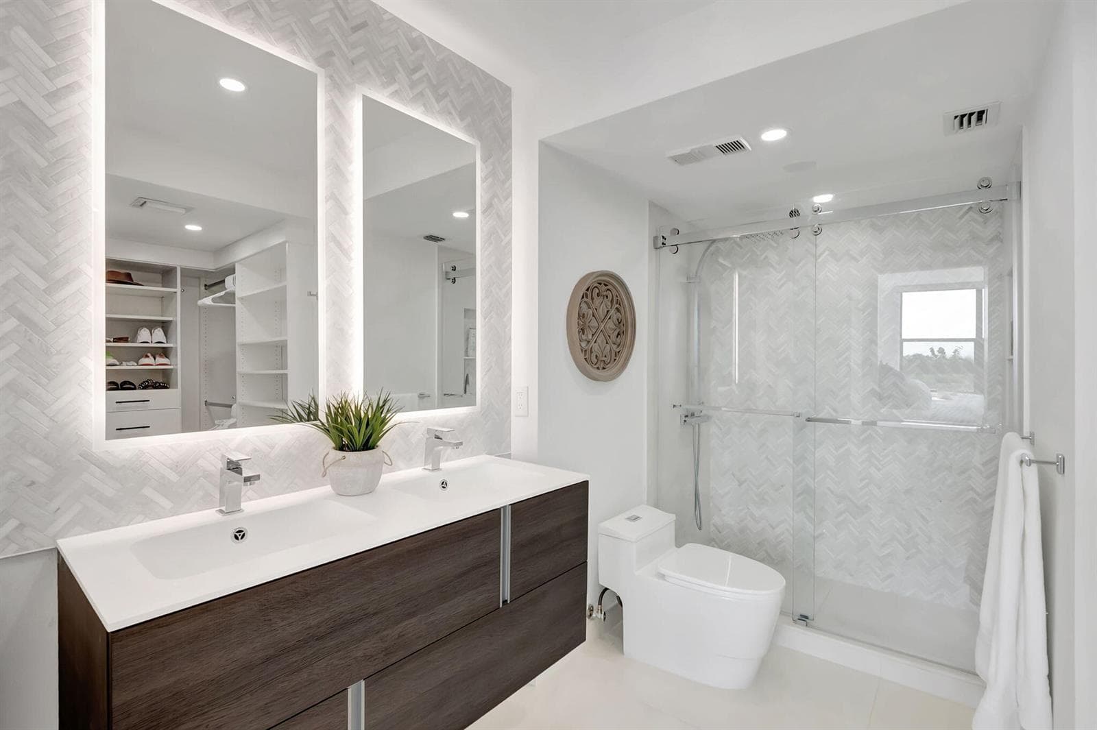 Main Bath Room