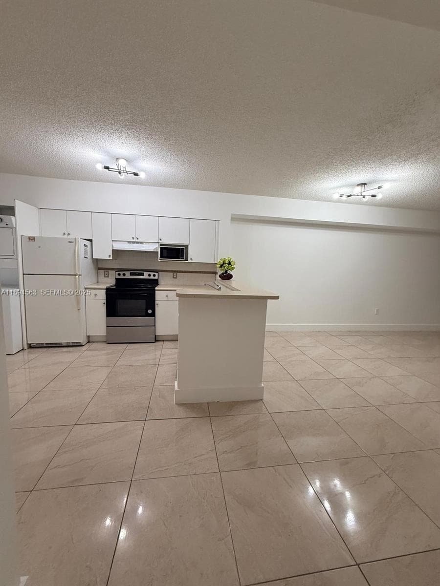 BLUE LAGOON CONDO · #1009 in Miami - Photo 3