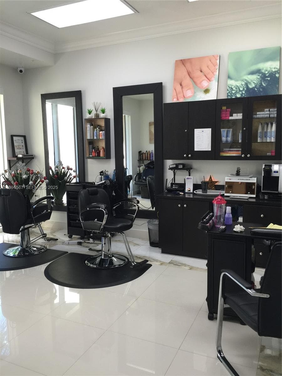 BLUE LAGOON CONDO · #803 in Miami - Photo 16