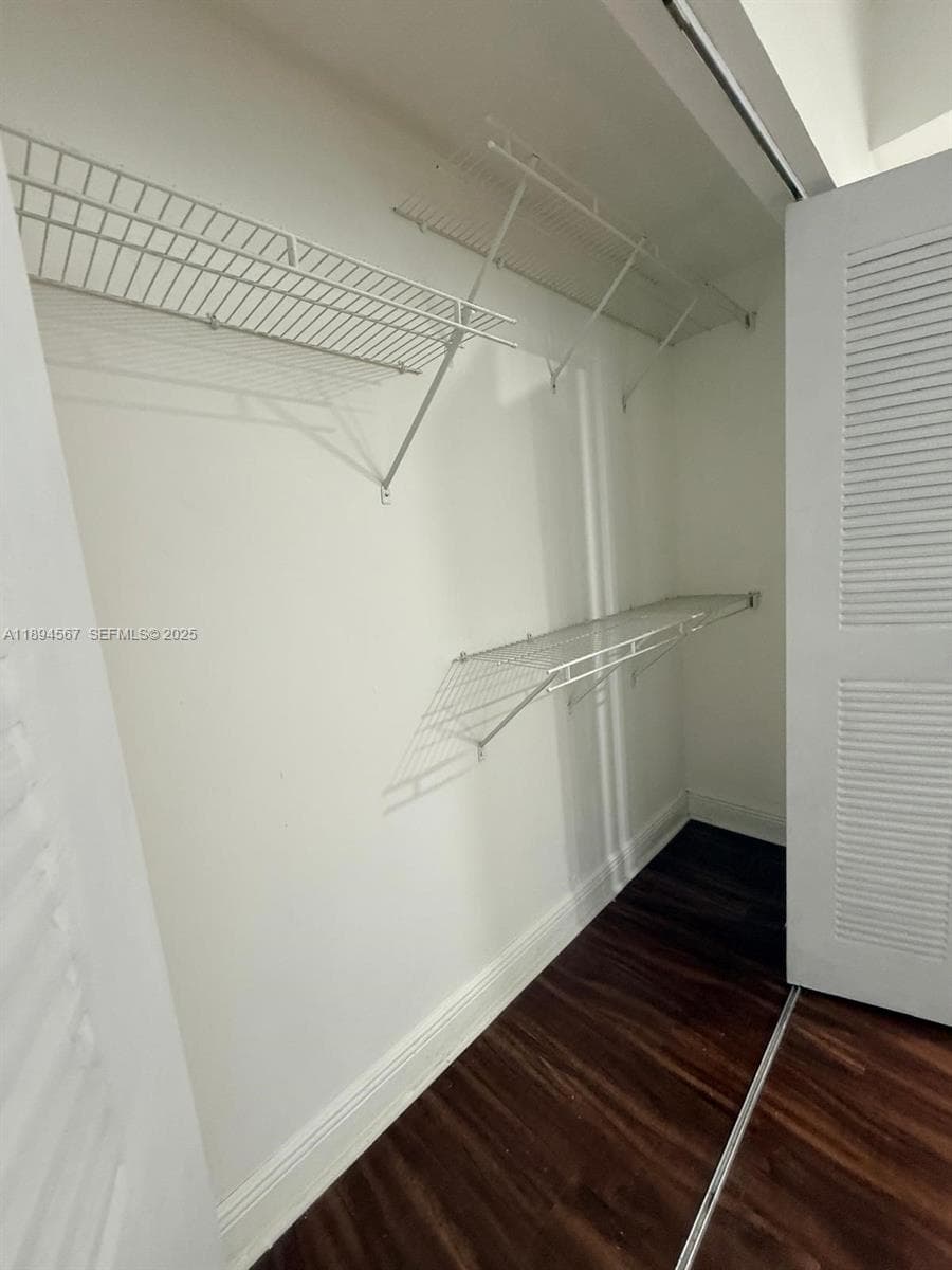 BLUE LAGOON CONDO · #803 in Miami - Photo 7