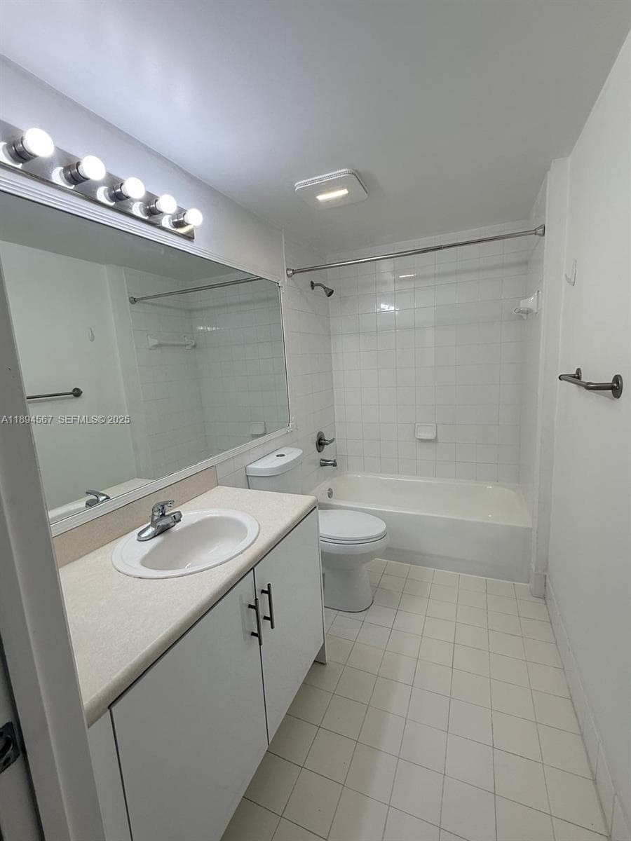 BLUE LAGOON CONDO · #803 in Miami - Photo 8
