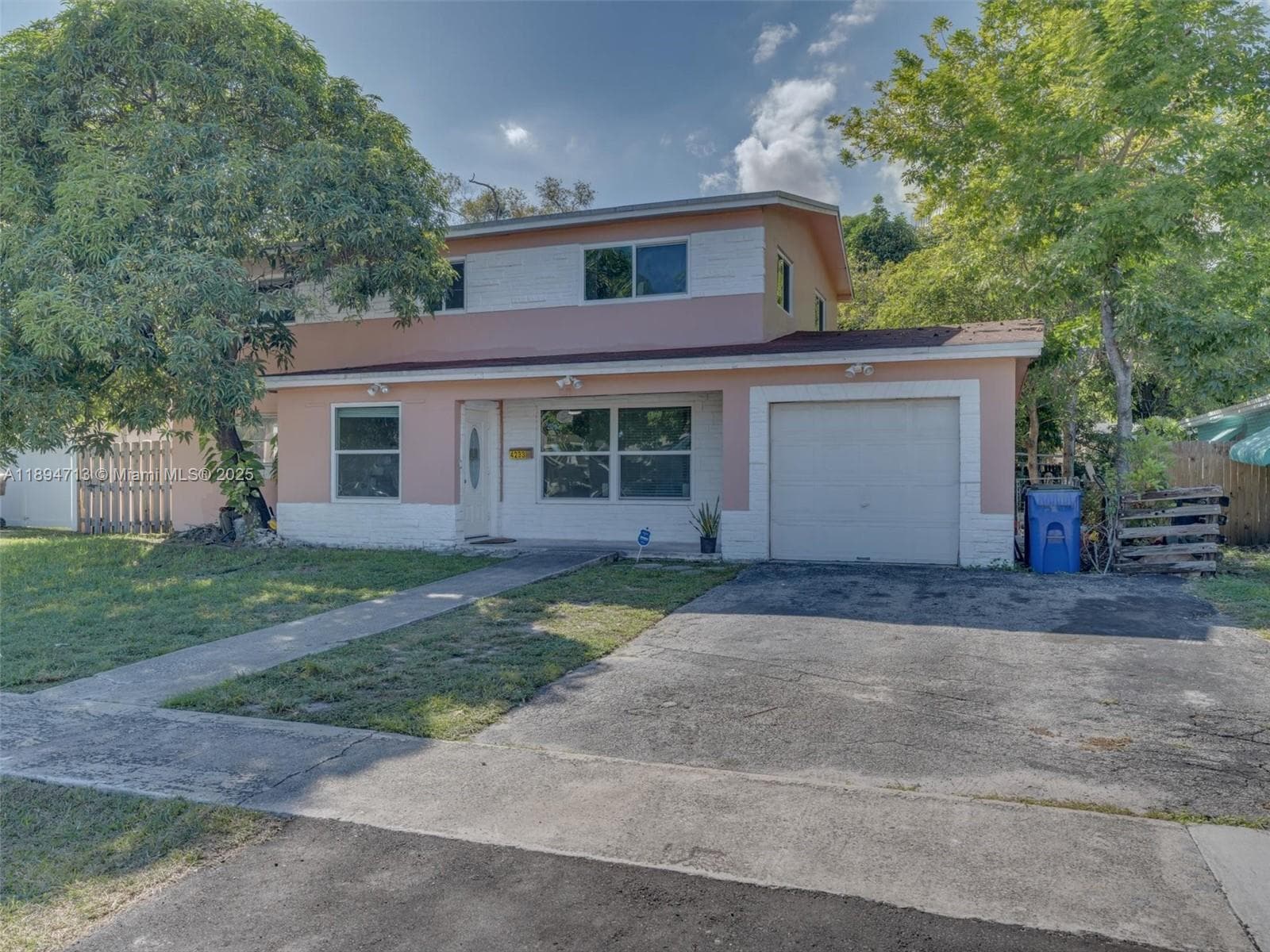 4233 NW 38th Ave photo 3