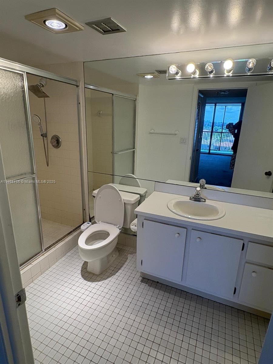 Suite bathroom