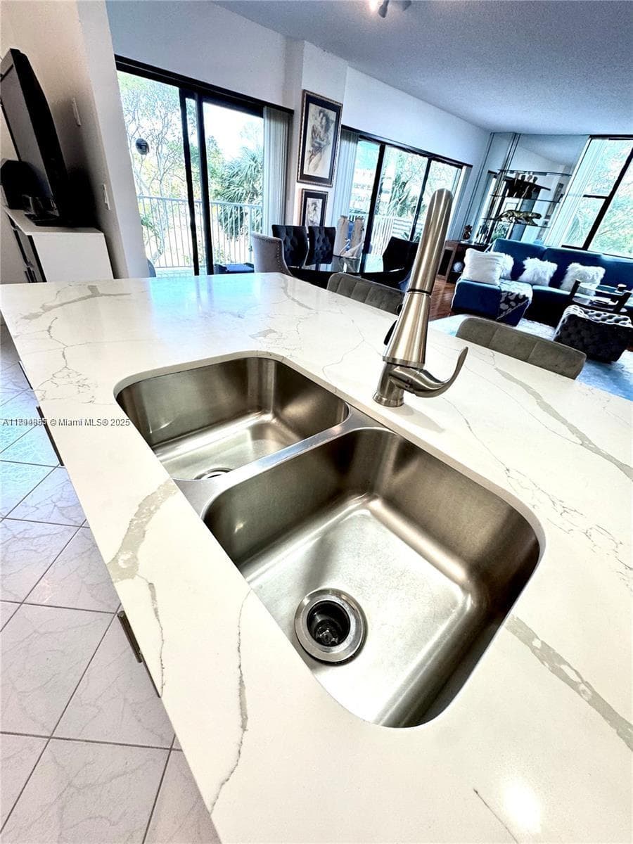 HILLCREST EAST NO 27 COND · #317 in Hollywood - Photo 16