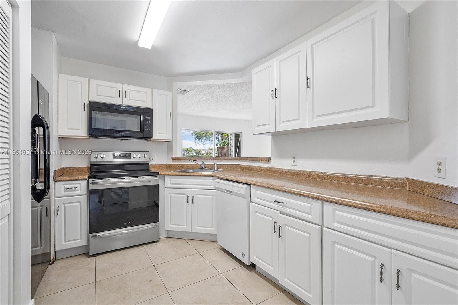 SUMMER LAKE · #103 in Oakland Park - Photo 2