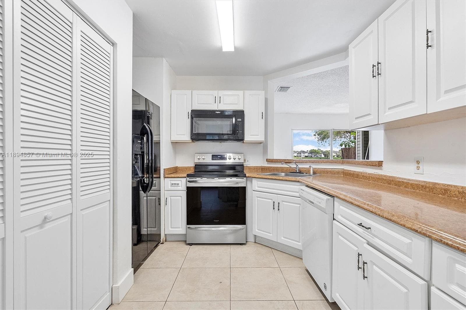 SUMMER LAKE · #103 in Oakland Park - Photo 4