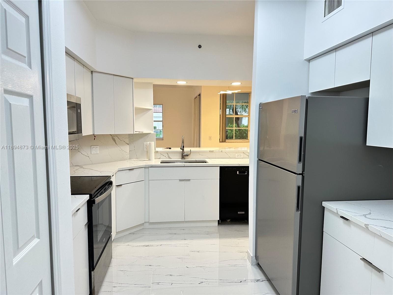 VILLAGE BY THE BAY CONDO · #12113 in Aventura - Photo 13