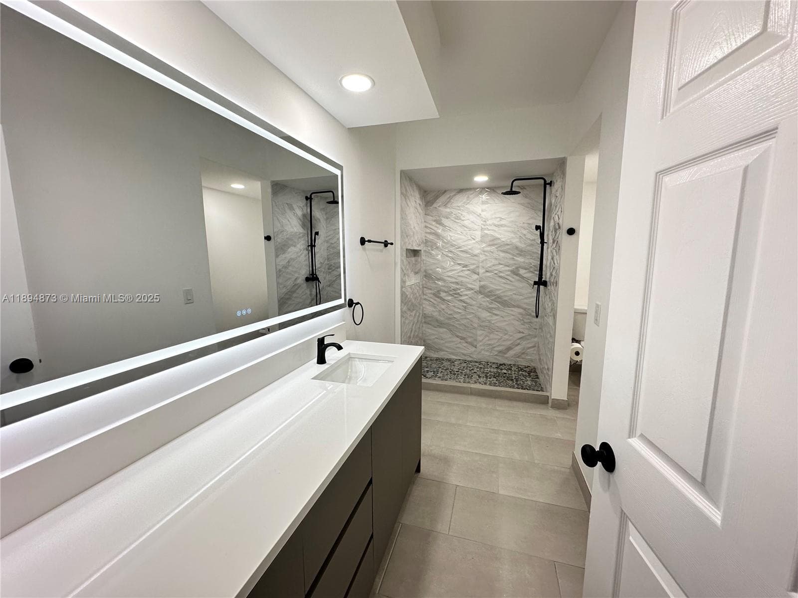 VILLAGE BY THE BAY CONDO · #12113 in Aventura - Photo 4