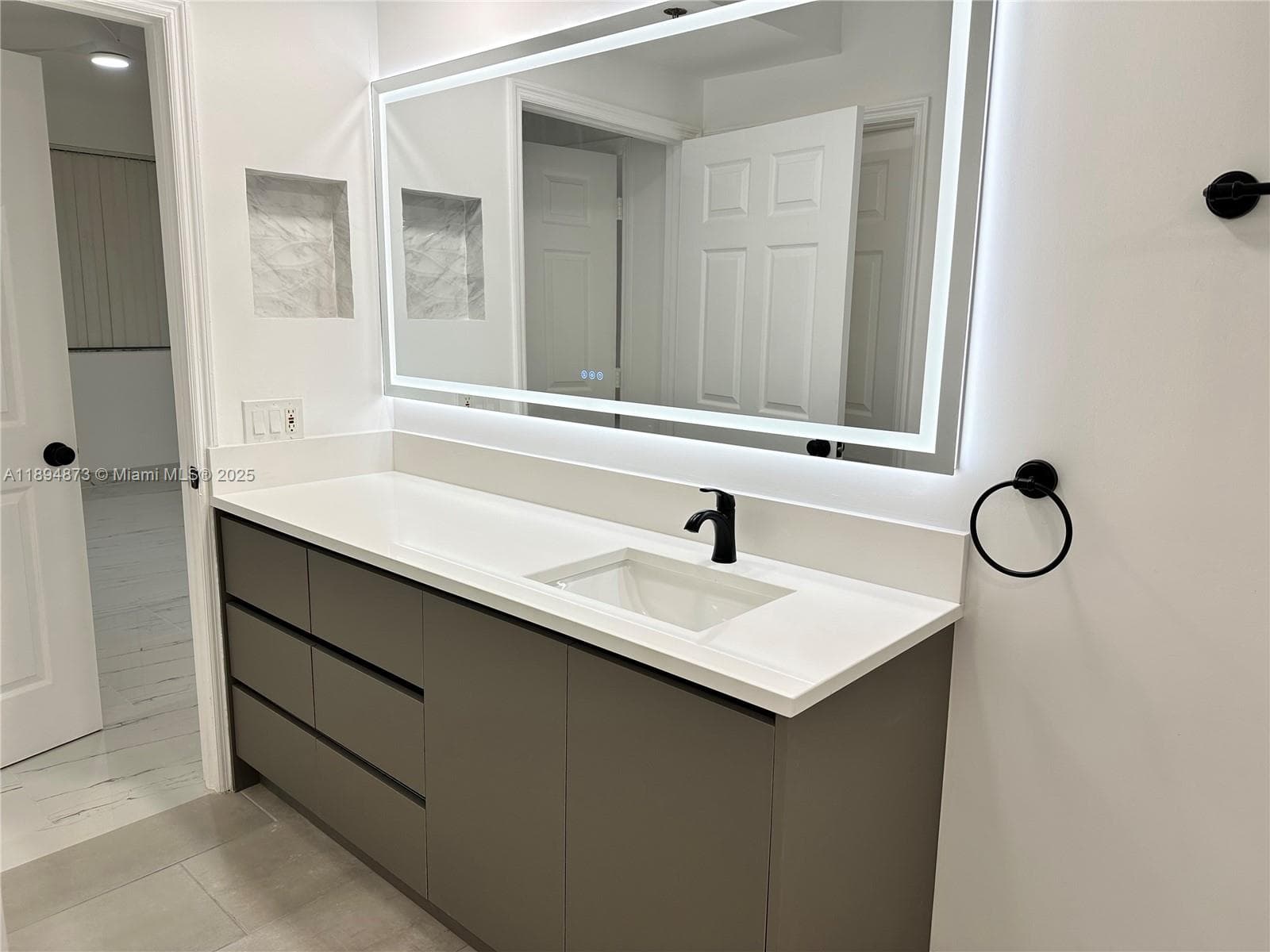 VILLAGE BY THE BAY CONDO · #12113 in Aventura - Photo 8