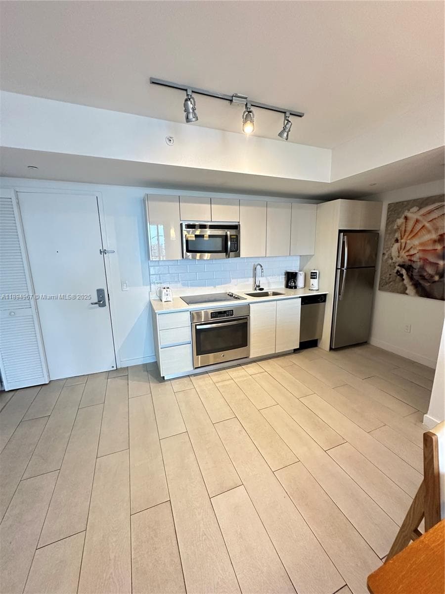 BEACHWALK CONDOMINIUM · #R1507 in Hallandale Beach - Photo 14