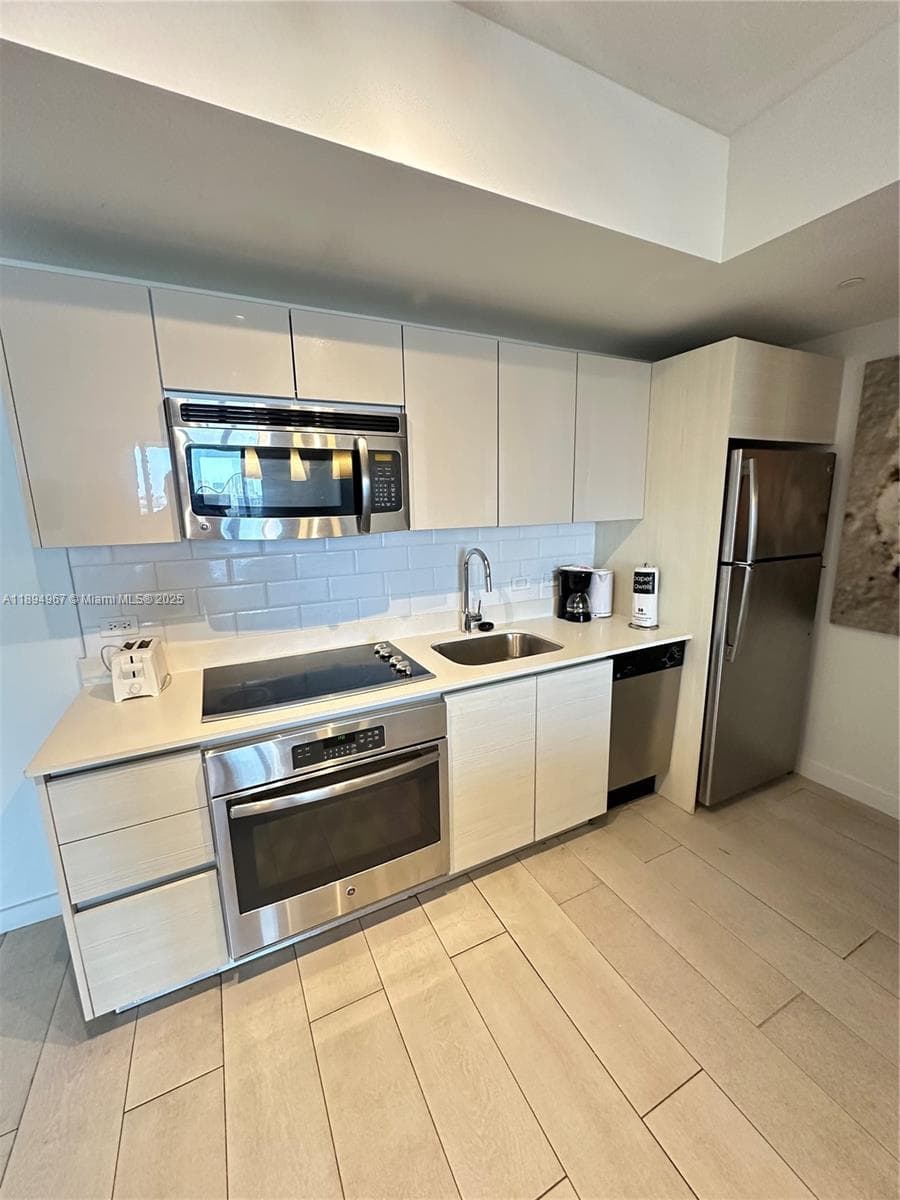 BEACHWALK CONDOMINIUM · #R1507 in Hallandale Beach - Photo 15