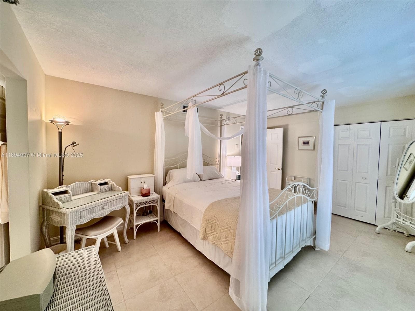 LE TRIANON CONDO · #10C in Miami Beach - Photo 2