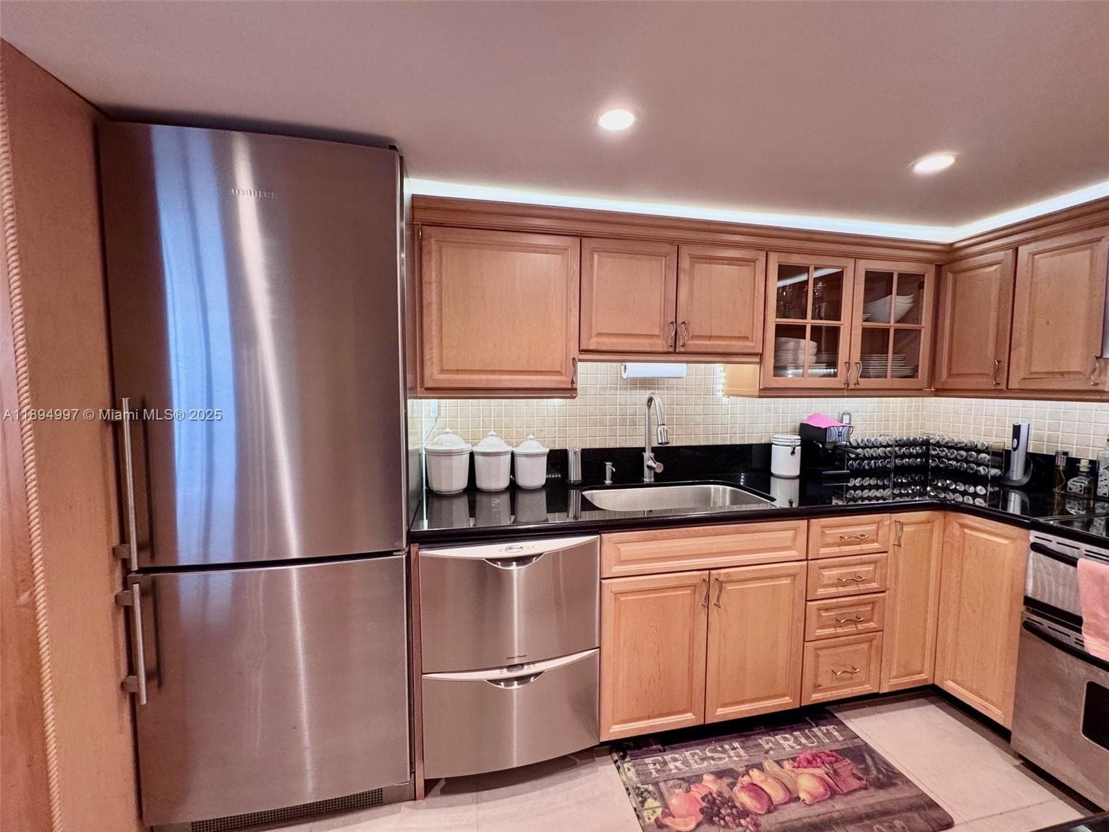 LE TRIANON CONDO · #10C in Miami Beach - Photo 3