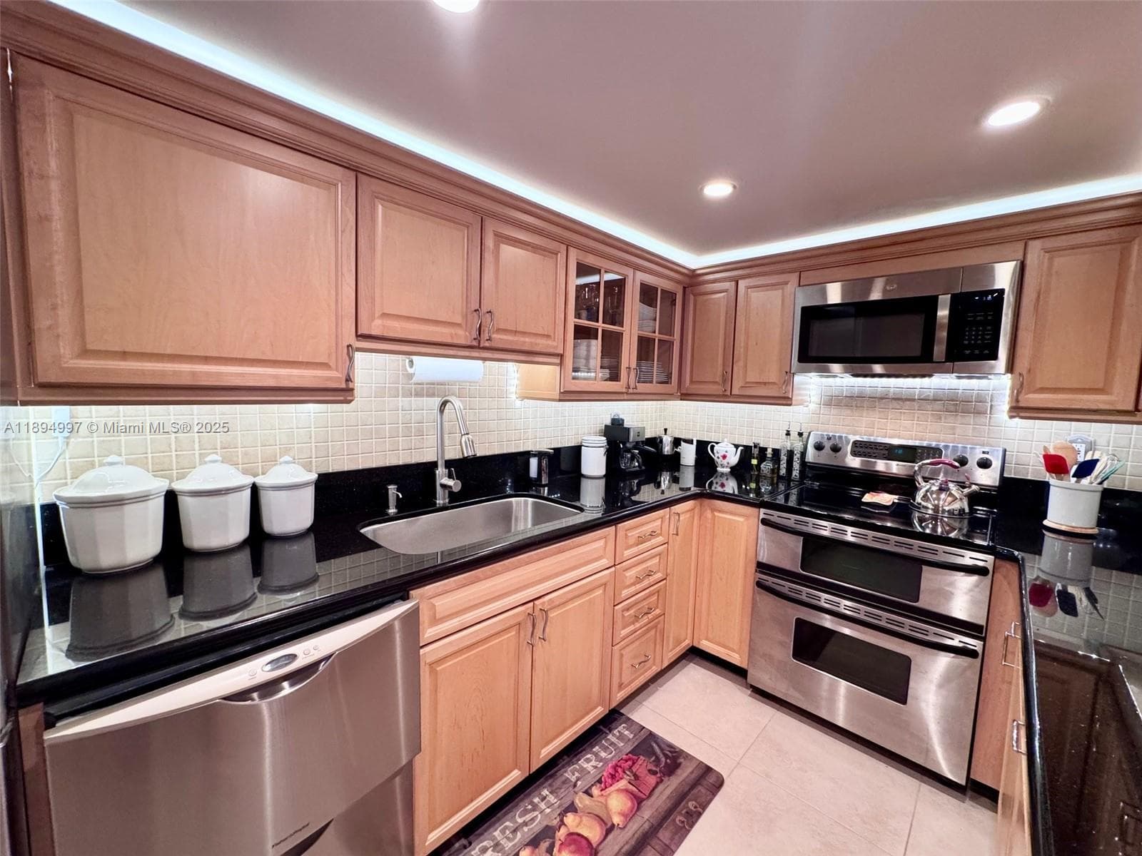 LE TRIANON CONDO · #10C in Miami Beach - Photo 20