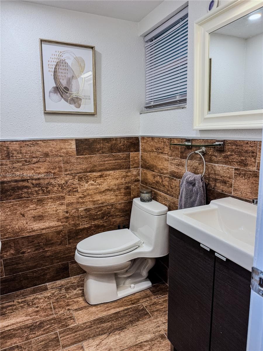 DICKENS GARDENS CONDO · #403 in Miami Beach - Photo 13