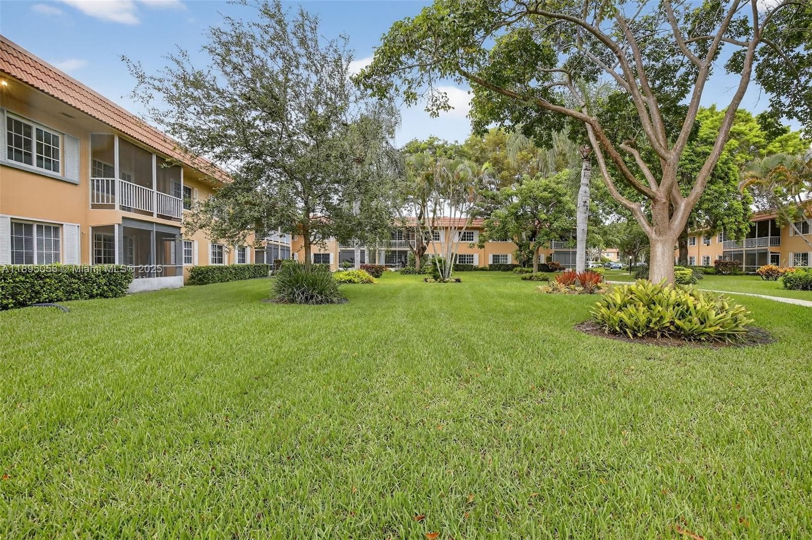 MANOR GROVE VILLAGE ONE I · #110B in Wilton Manors - Photo 27